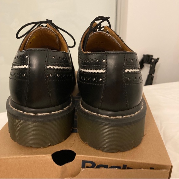 Dr. Martens 3989 BEX SMOOTH LEATHER BROGUE SHOES - Picture 3 of 4